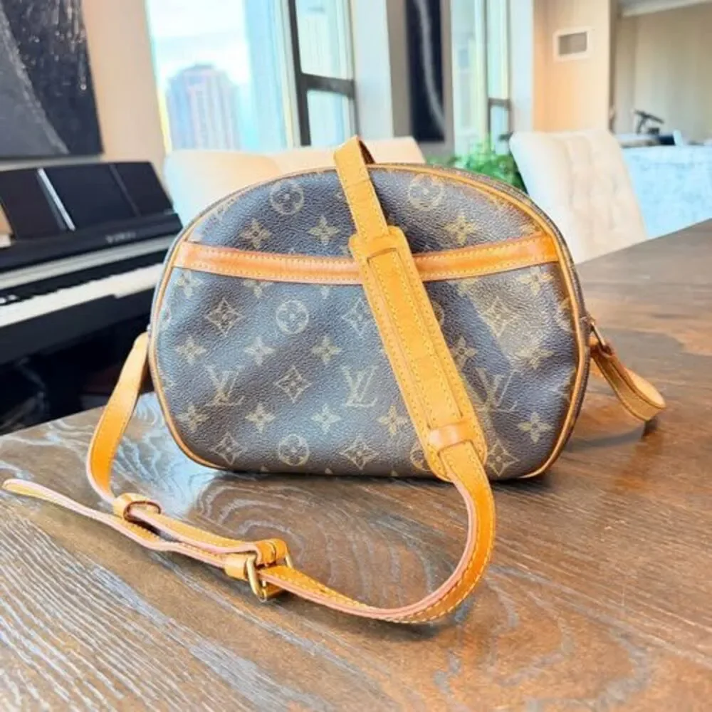 ✨Classic LV Louis Vuitton Monogram Crossbody ✨ - Picture 2 of 10